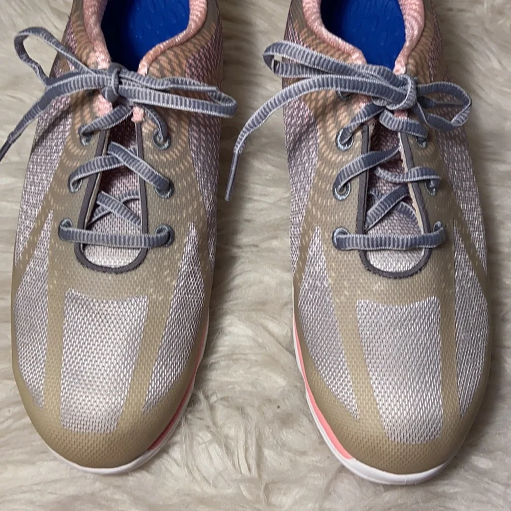 Like new Footjoy Pink Golf emPOWER Spikeless Shoe